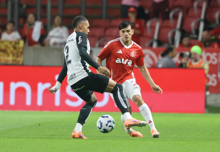imagem da materia: Corinthians sofre gol de pênalti no fim e empata com Inter