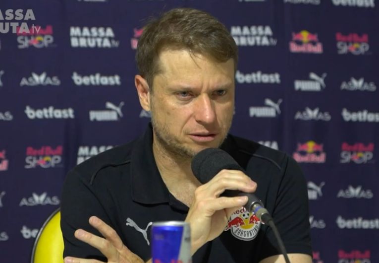 imagem da materia: Fernando Seabra lamenta chances perdidas pelo Bragantino