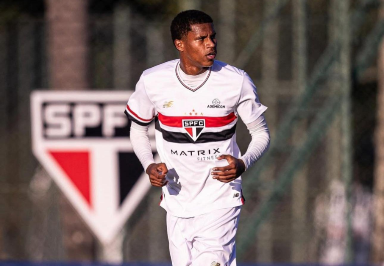 imagem da materia: São Paulo recorre a zagueiro da base contra o Fortaleza