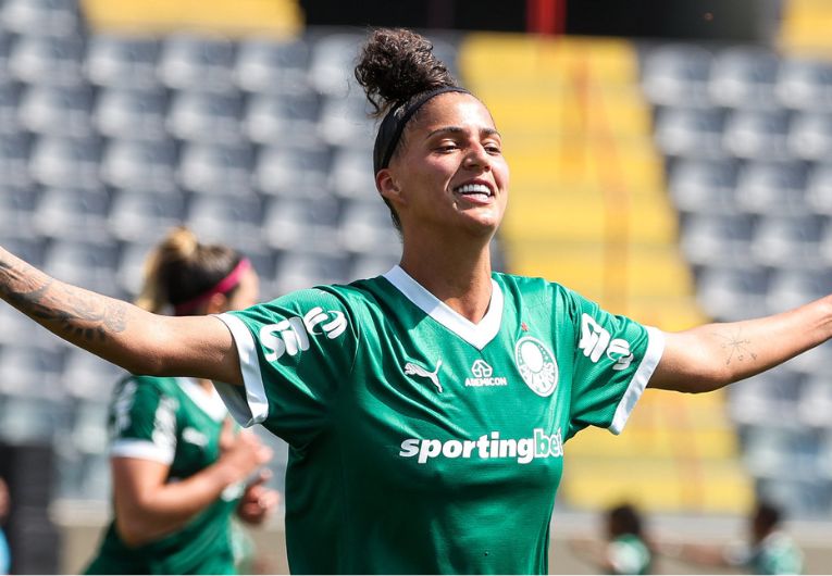 imagem da materia: Palmeiras acerta venda recorde de Amanda Gutierres