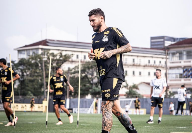 imagem da materia: Zé Rafael fala sobre seu momento no Santos