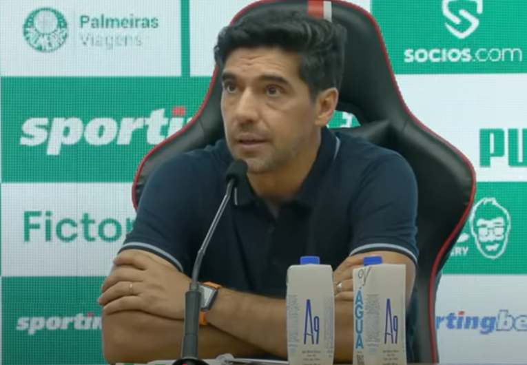 imagem da materia: Abel diz que não achou pênalti em lance polêmico do clássico