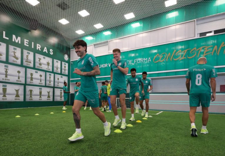 imagem da materia: Palmeiras se reapresenta após vitória no clássico