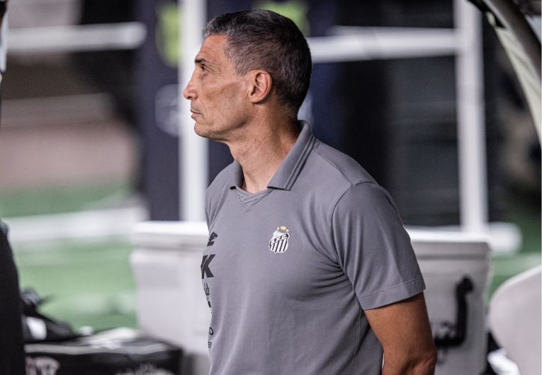 imagem da materia: Santos volta a viver má fase no Brasileirão