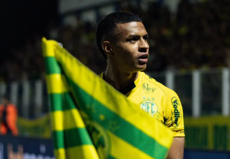 imagem da materia: Em partida atrasada, Mirassol vence Flu e entra no G-4 do Brasileirão