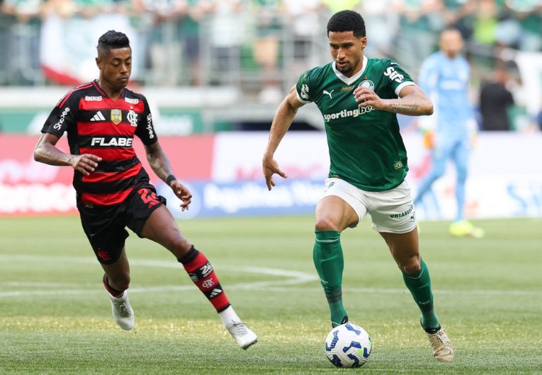 imagem da materia: CBF faz alteração em duelo decisivo de Palmeiras e Flamengo