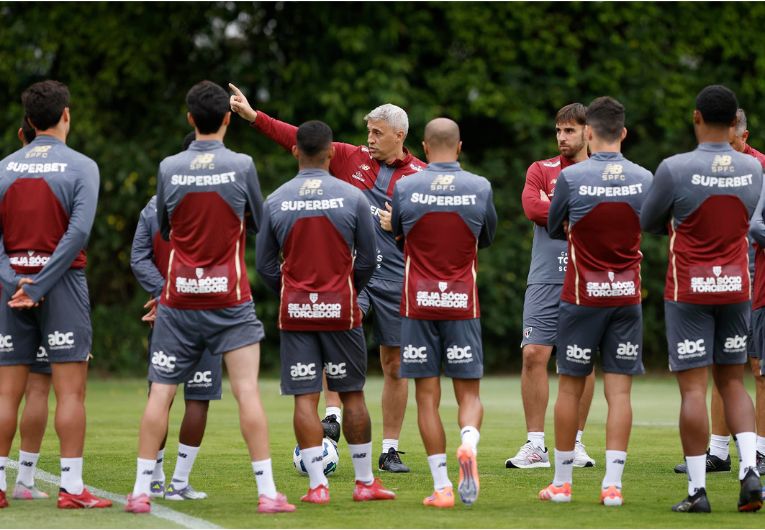 imagem da materia: São Paulo se reapresenta após 4 dias de folga