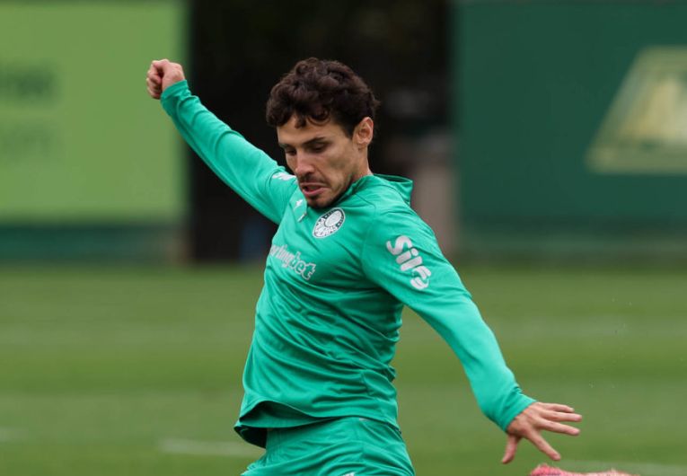 imagem da materia: Raphael Veiga projeta duelo contra o Juventude