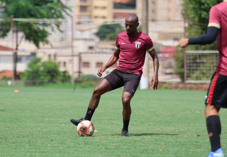 imagem da materia: Botafogo-SP perde Jeferson por lesão e terá mudanças para enfrentar a Chape
