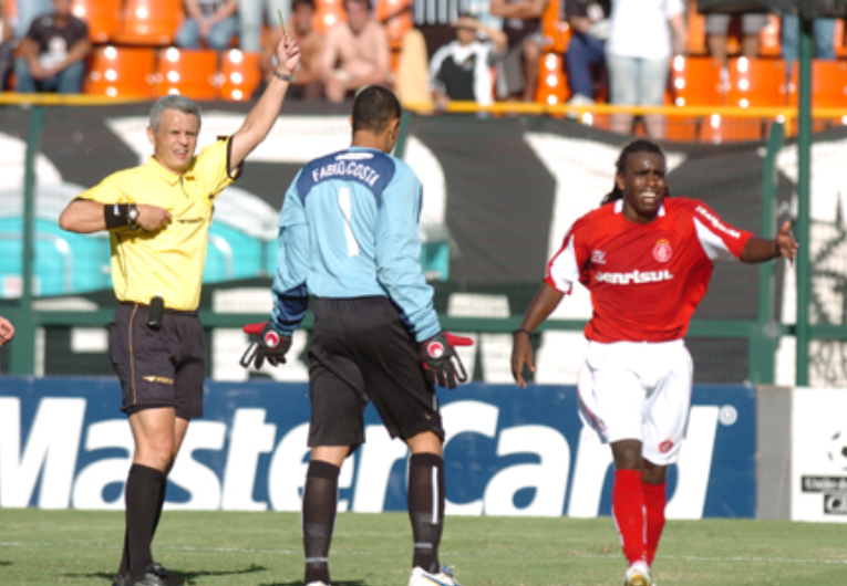 imagem da materia: Inter quer dividir o título do Brasileirão 2005 com Corinthians