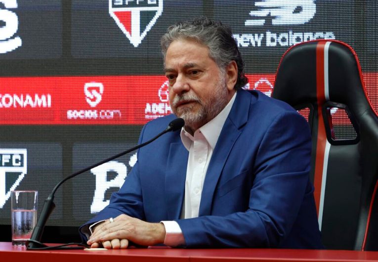 imagem da materia: Casares volta a criticar arbitragem e fala sobre dívida do São Paulo