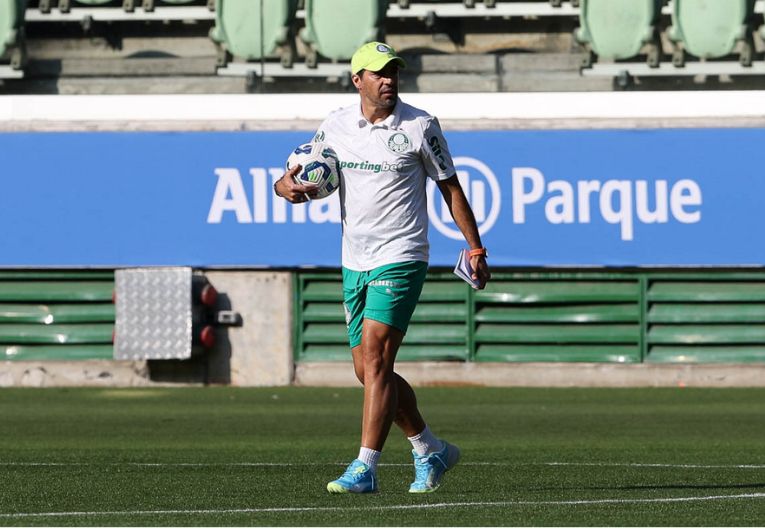 imagem da materia: Com desfalques, Palmeiras finaliza preparação para encarar o Bragantino