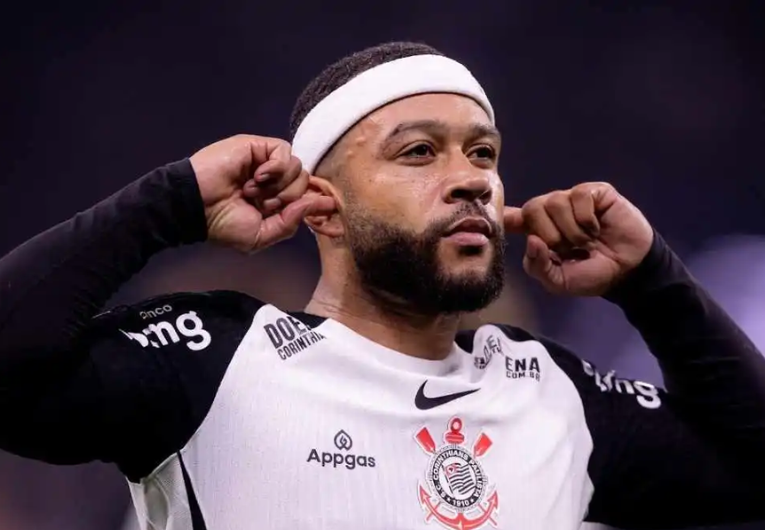 imagem da materia: Memphis volta e reforça o Corinthians no clássico contra o Santos