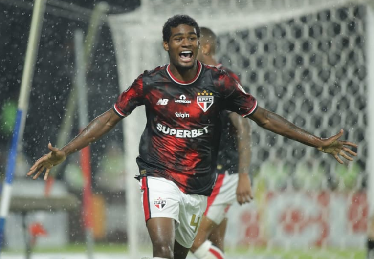 imagem da materia: Confira quanto o São Paulo arrecadou em negociações nesta temporada