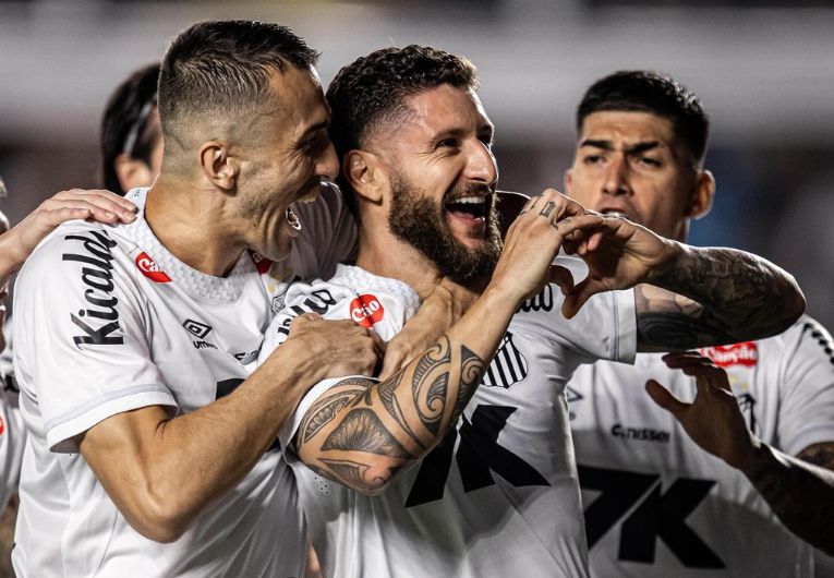 imagem da materia: Santos domina e derrota o Corinthians na Vila Belmiro
