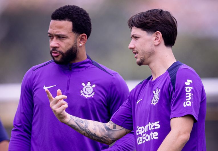 imagem da materia: Auxiliar explica decisão de manter Garro e Memphis no banco