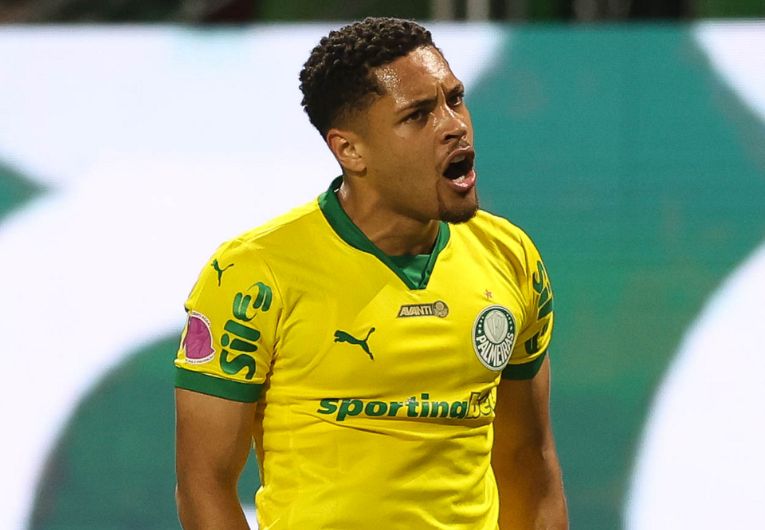 imagem da materia: Vitor Roque fala em jogo de 6 pontos contra o Flamengo