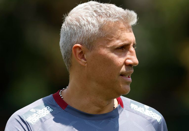 imagem da materia: São Paulo mira vitória sobre o Grêmio para encostar no G6