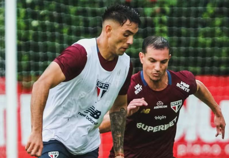 imagem da materia: São Paulo perde os titulares das laterais para enfrentar o Grêmio