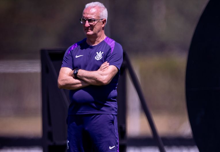 imagem da materia: Corinthians volta aos trabalhos após derrota no clássico