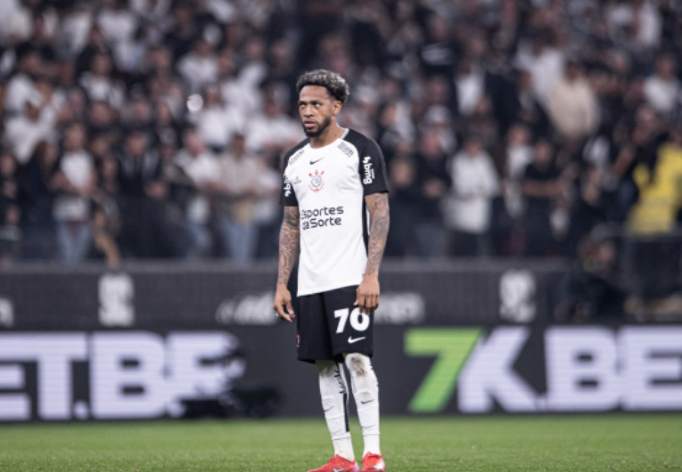 imagem da materia: Corinthians multa Martínez por ausência nos treinos antes do clássico