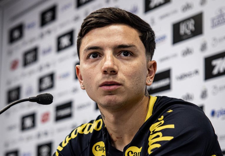 imagem da materia: Barreal comemora bom momento coma a camisa do Santos