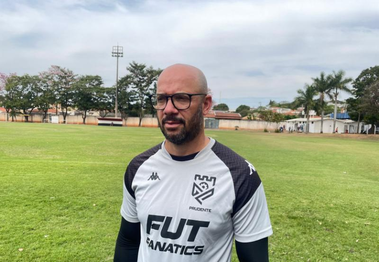 imagem da materia: Rogério lamenta eliminação do Prudente e analisa 2026