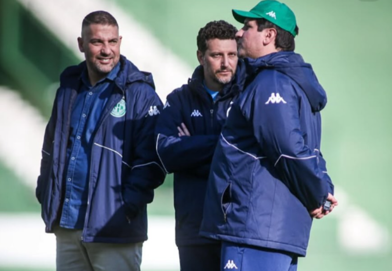 imagem da materia: Guarani avança para renovar com Farnei e Elano