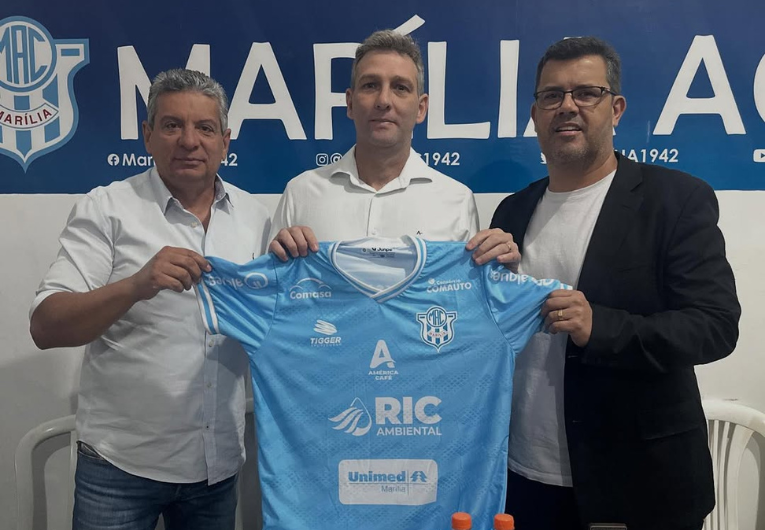 imagem da materia: Ricardo é apresentado pelo Marília e mira acesso para A2