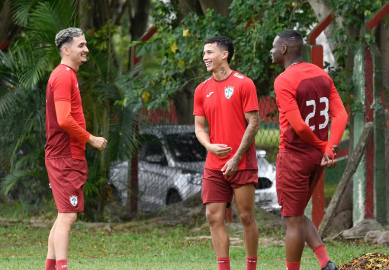 imagem da materia: Portuguesa se reapresenta com novo treinador projetando 2026