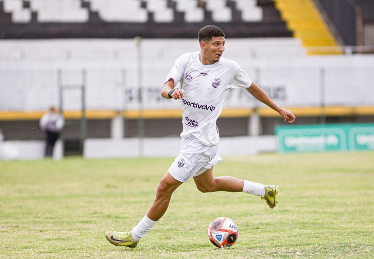 imagem da materia: Promessa da base, Felipe Mian renova com o Comercial até 2027