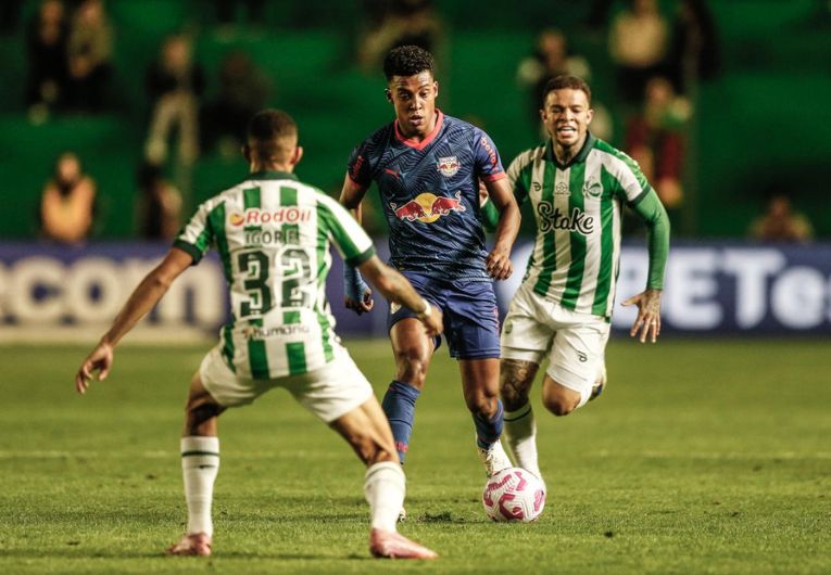 imagem da materia: Bragantino joga mal e perde para o Juventude em Caxias do Sul