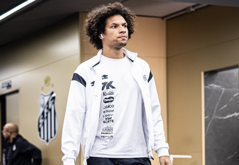 imagem da materia: Vojvoda comenta atuação de William Arão contra o Vitória