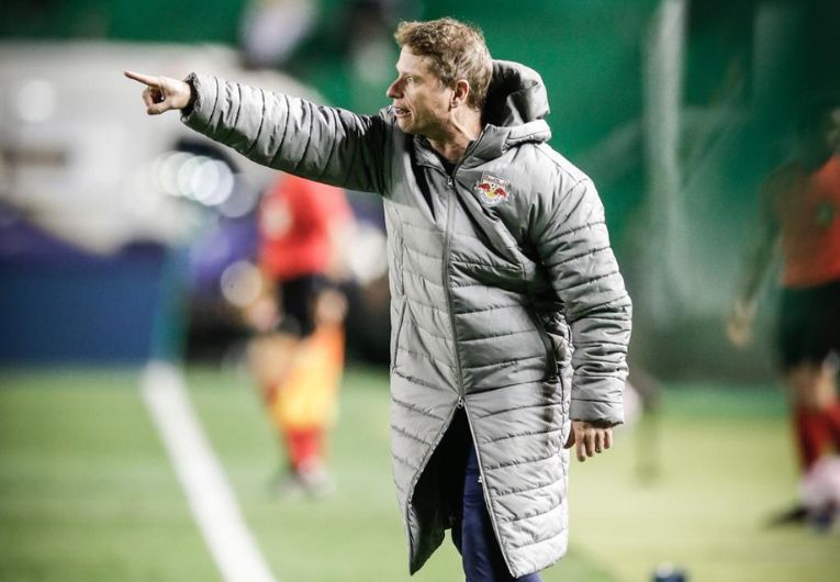 imagem da materia: Bragantino liga alerta e vê Z4 mais próximo na tabela