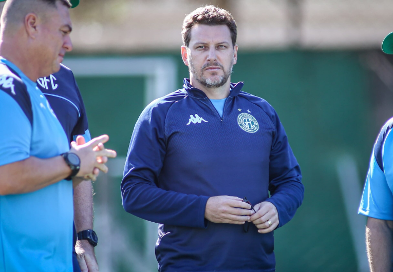 imagem da materia: Elano tem contrato renovado no Guarani para 2026