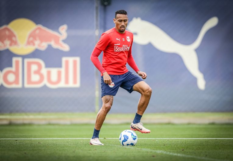 imagem da materia: Bragantino se reapresenta e foca em duelo contra o Vasco