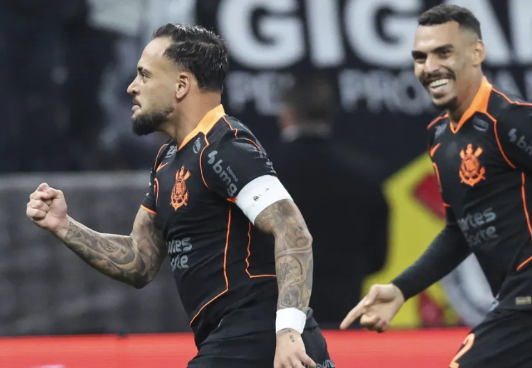 imagem da materia: Corinthians vence o Atlético-MG e abre oito pontos do Z4