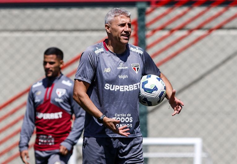 imagem da materia: Com ajuda da base, São Paulo realiza treino visando o Bahia