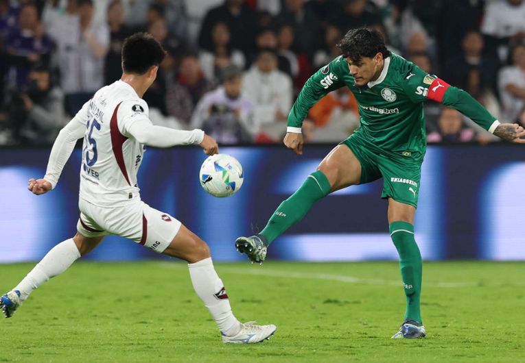 imagem da materia: Irreconhecível, Palmeiras joga mal e perde para a LDU