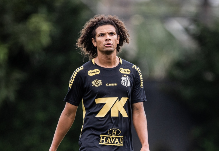 imagem da materia: Vojvoda tem dúvidas para o confronto direto contra o Vitória