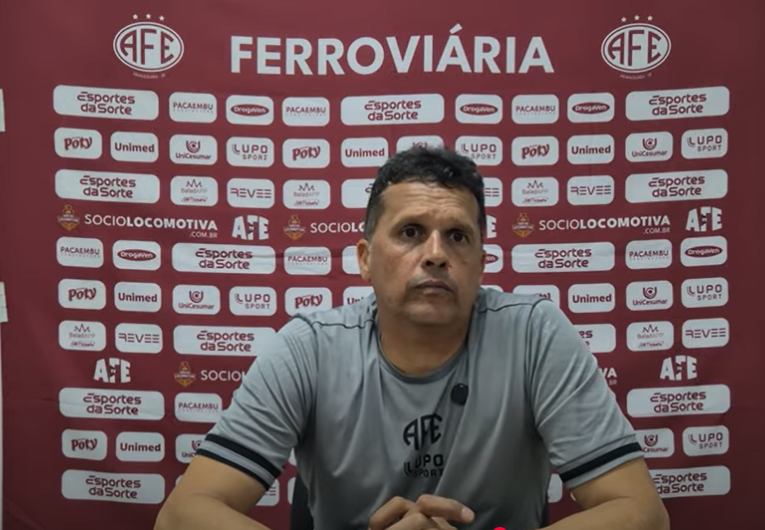 imagem da materia: Claudinei valoriza empate e mira reação da Ferroviária