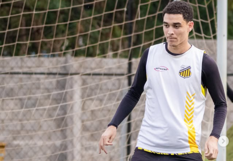 imagem da materia: Tavinho celebra primeira vez como titular no Novorizontino