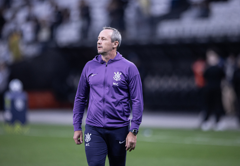 imagem da materia: Preparador do Corinthians é punido por xingamentos no clássico