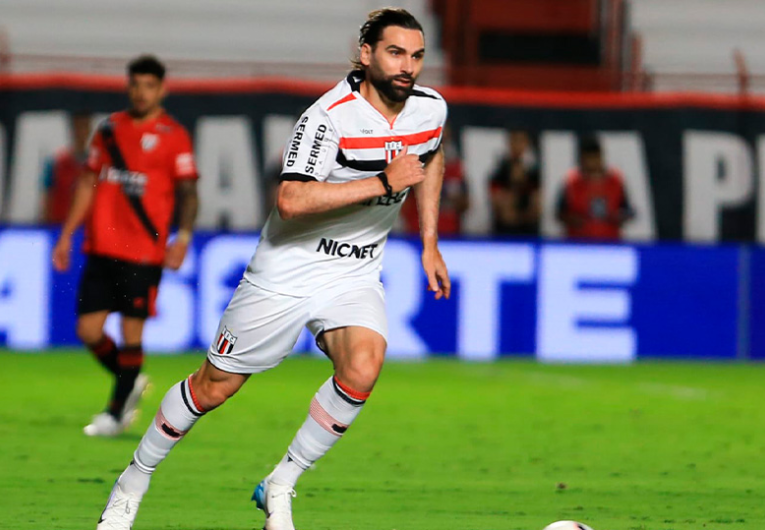 imagem da materia: Léo Gamalho sofre nova lesão e volta a desfalcar o Botafogo