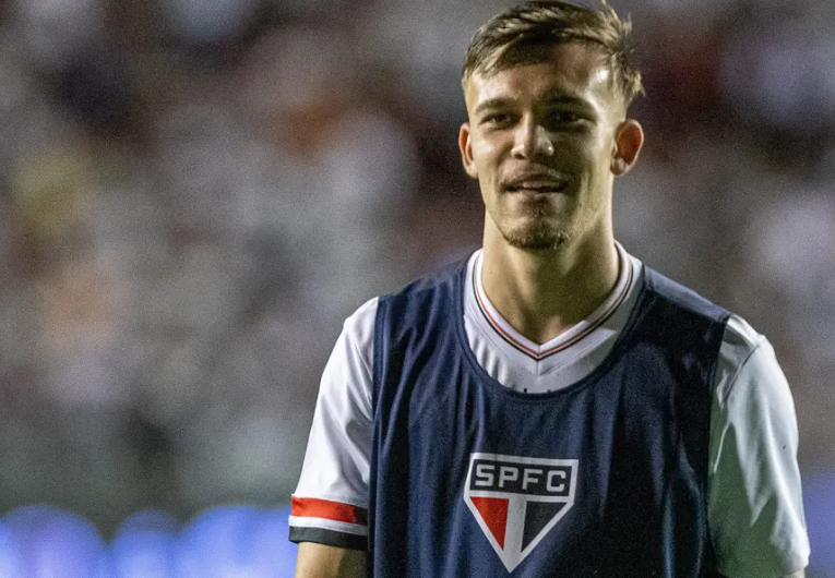 imagem da materia: Negrucci ganha espaço como zagueiro improvisado no São Paulo