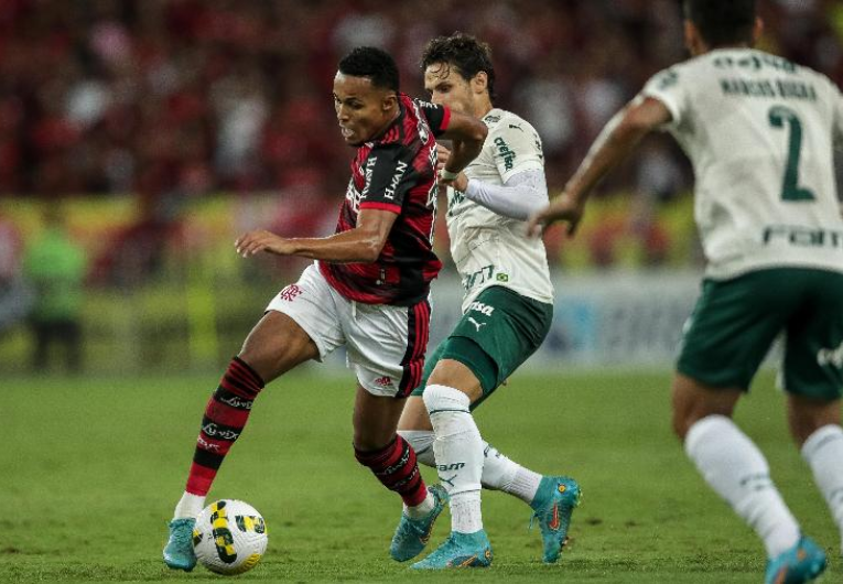 imagem da materia: Palmeiras tenta quebrar tabu de 10 anos sem vencer o Flamengo no Maracanã