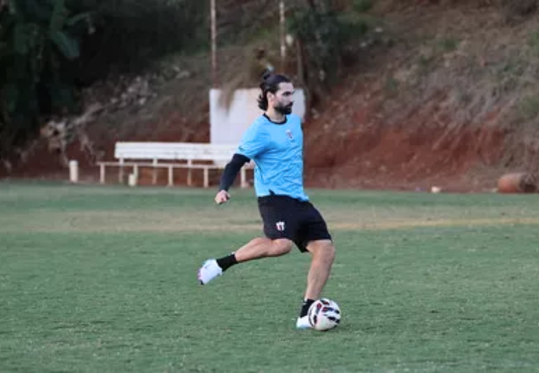 imagem da materia: Léo Gamalho volta aos treinos e pode reforçar o Botafogo-SP
