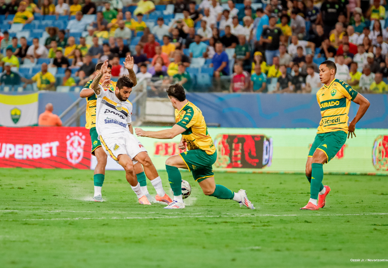 imagem da materia: Com um a menos, Novorizontino se segura e vence o Cuiabá