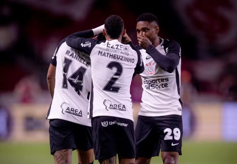 imagem da materia: Corinthians tem rodízio, mas sofre com desfalques e lesões