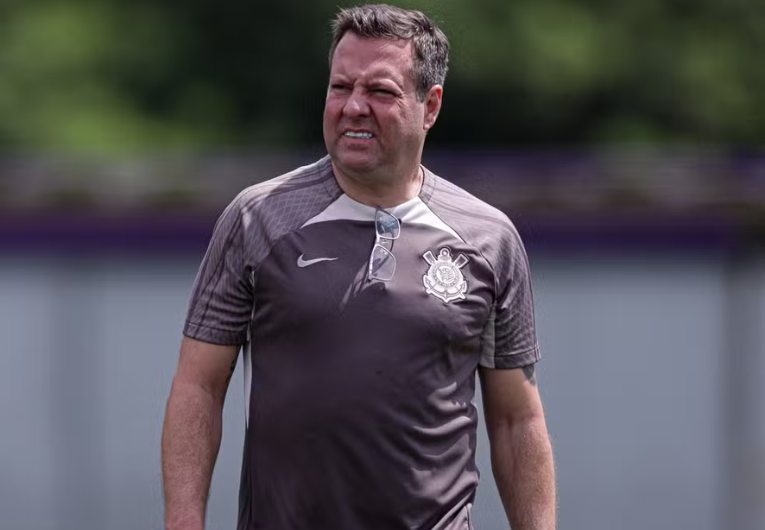 imagem da materia: Médico André Jorge deixa Corinthians e critica gestão de Osmar Stabile